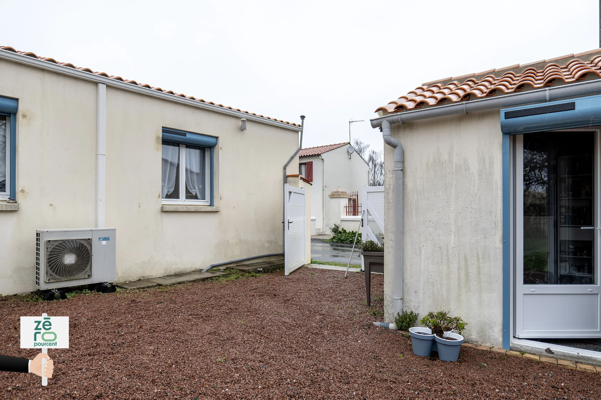 Maison à Sainte-Radégonde-des-Noyers avec Charme et Confort 