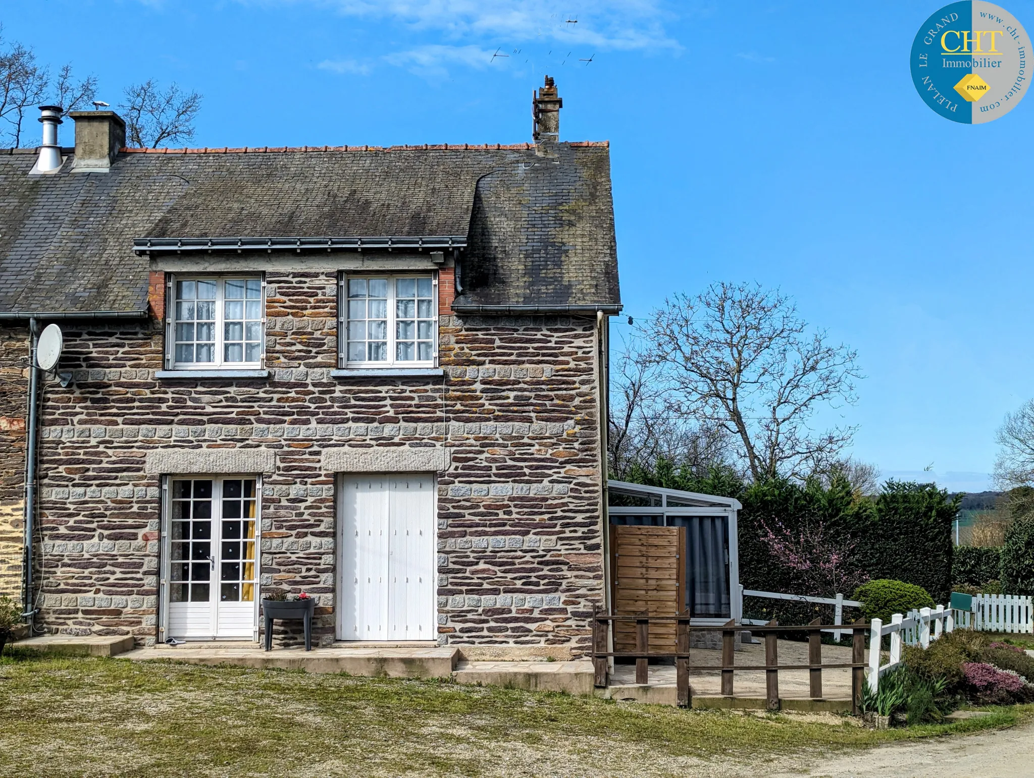 Maison en pierres avec 3 chambres à Guer 