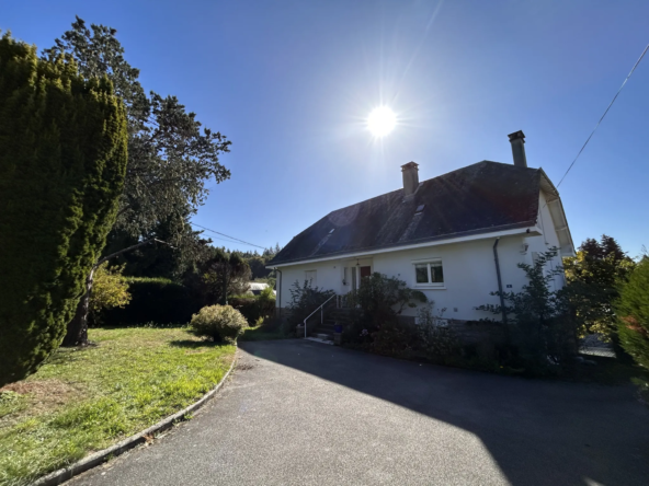 Belle maison à Corrèze sur trois niveaux avec garage et atelier