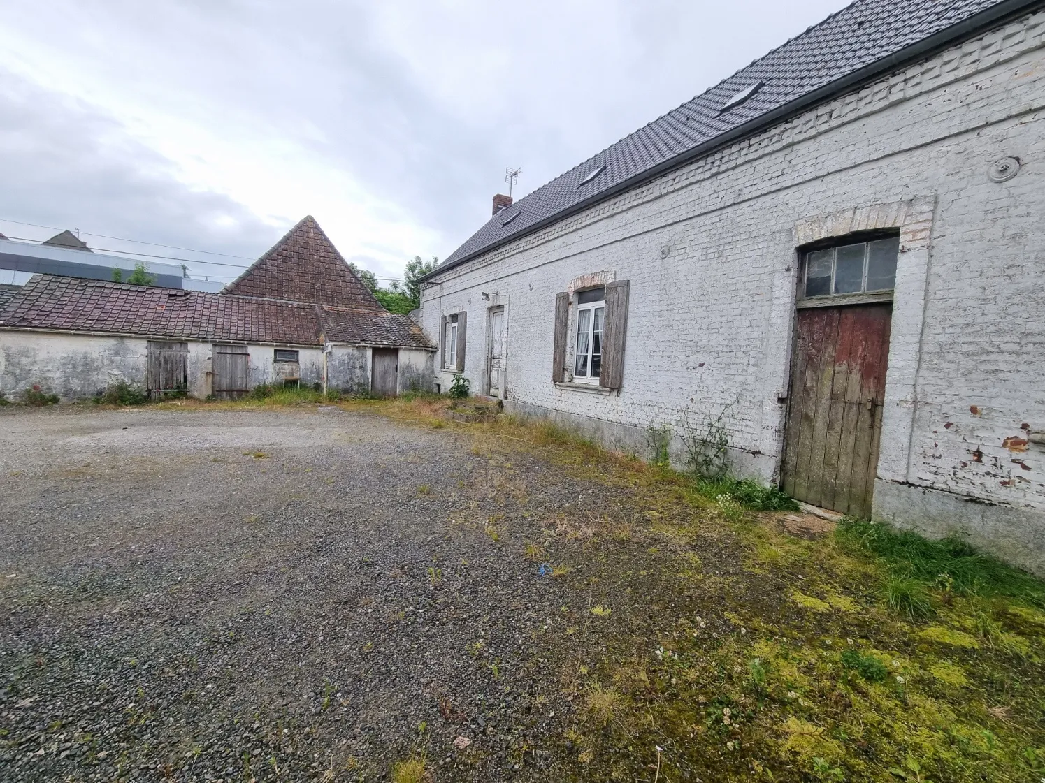 Ancien corps de ferme à rénover avec dépendances - Landrethun le nord 