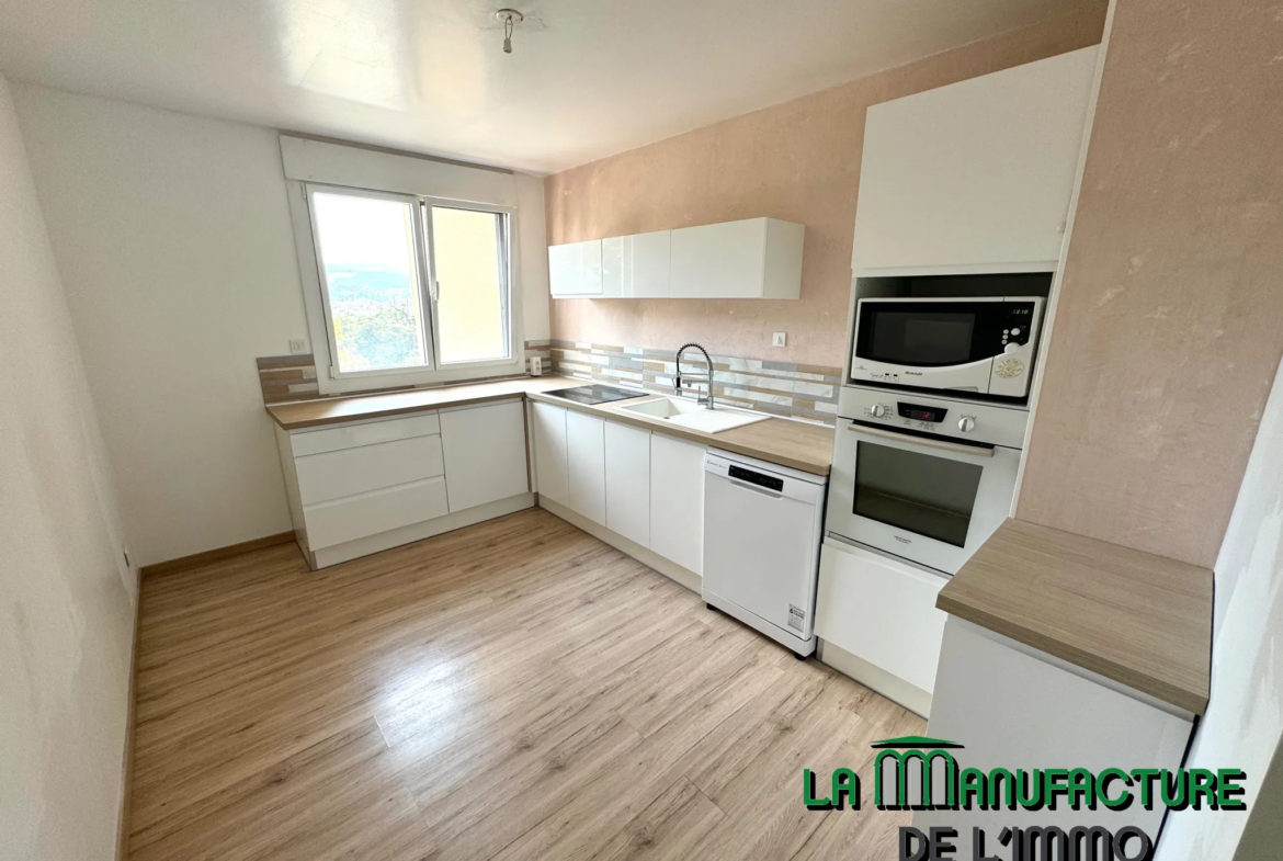 Appartement F4 à Saint-Étienne - Lumineux avec Vue Dégagée 