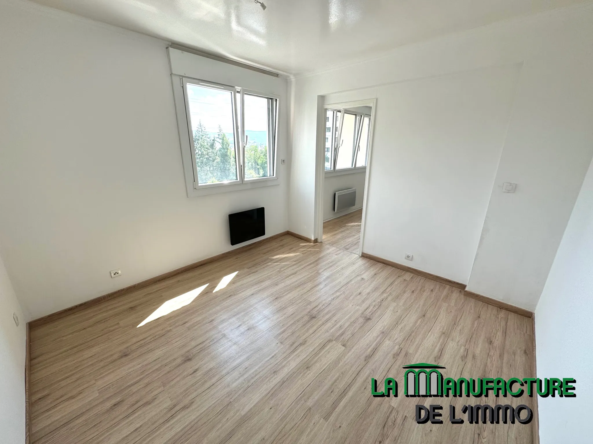 Appartement F4 à Saint-Étienne - Lumineux avec Vue Dégagée 