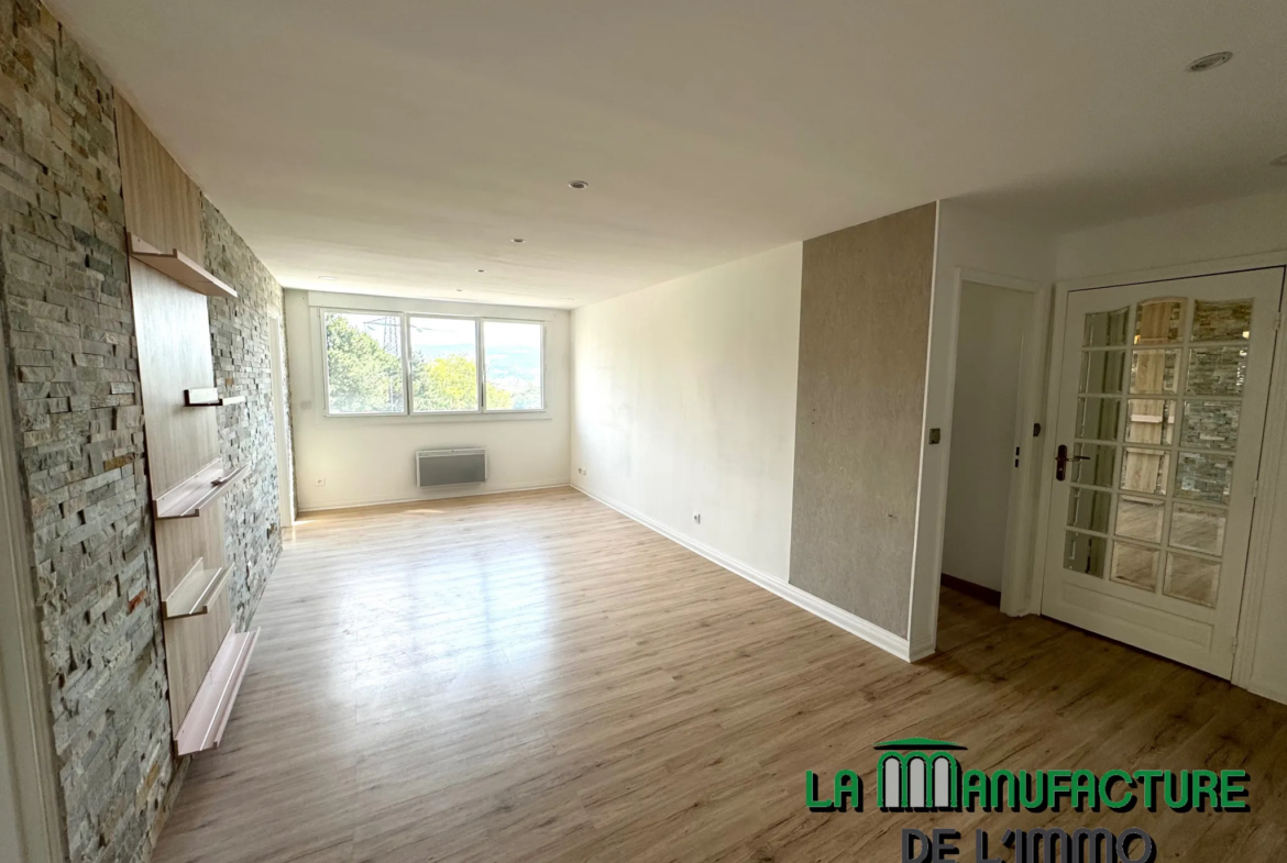 Appartement F4 à Saint-Étienne - Lumineux avec Vue Dégagée 