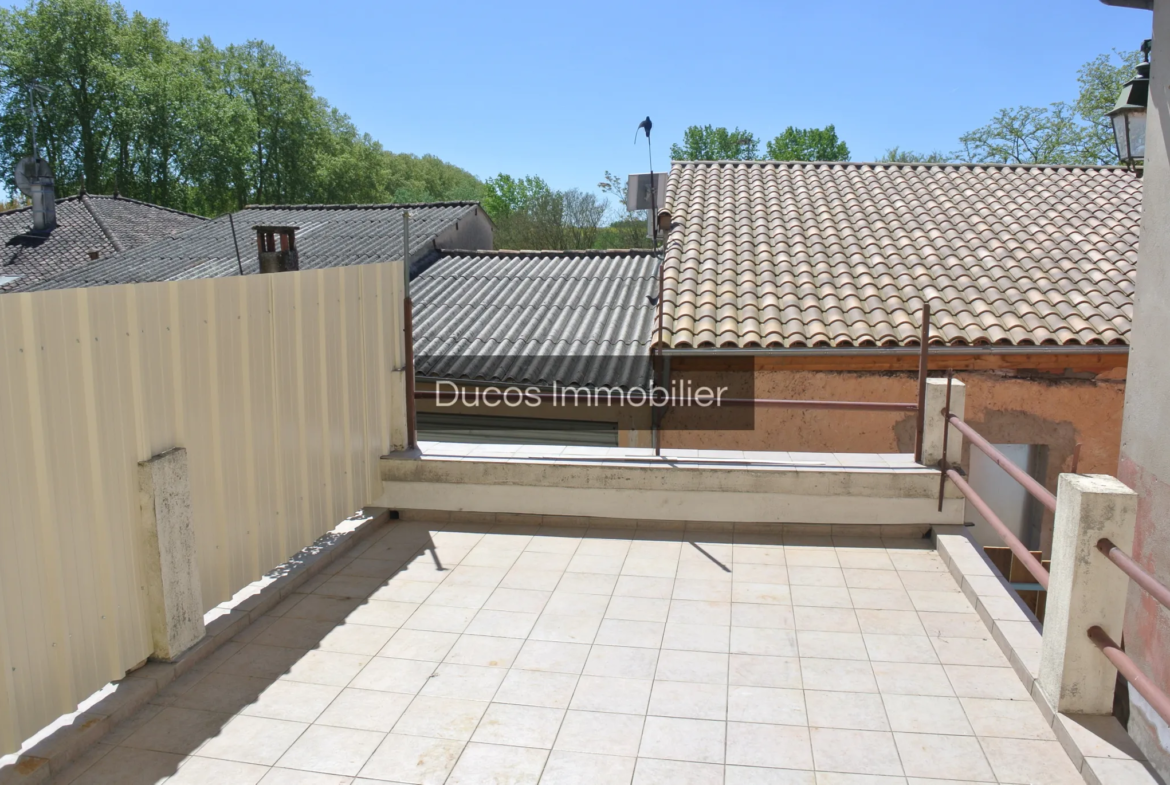 Belle Maison de Village à Ste Bazeille avec Terrasse et Garage 