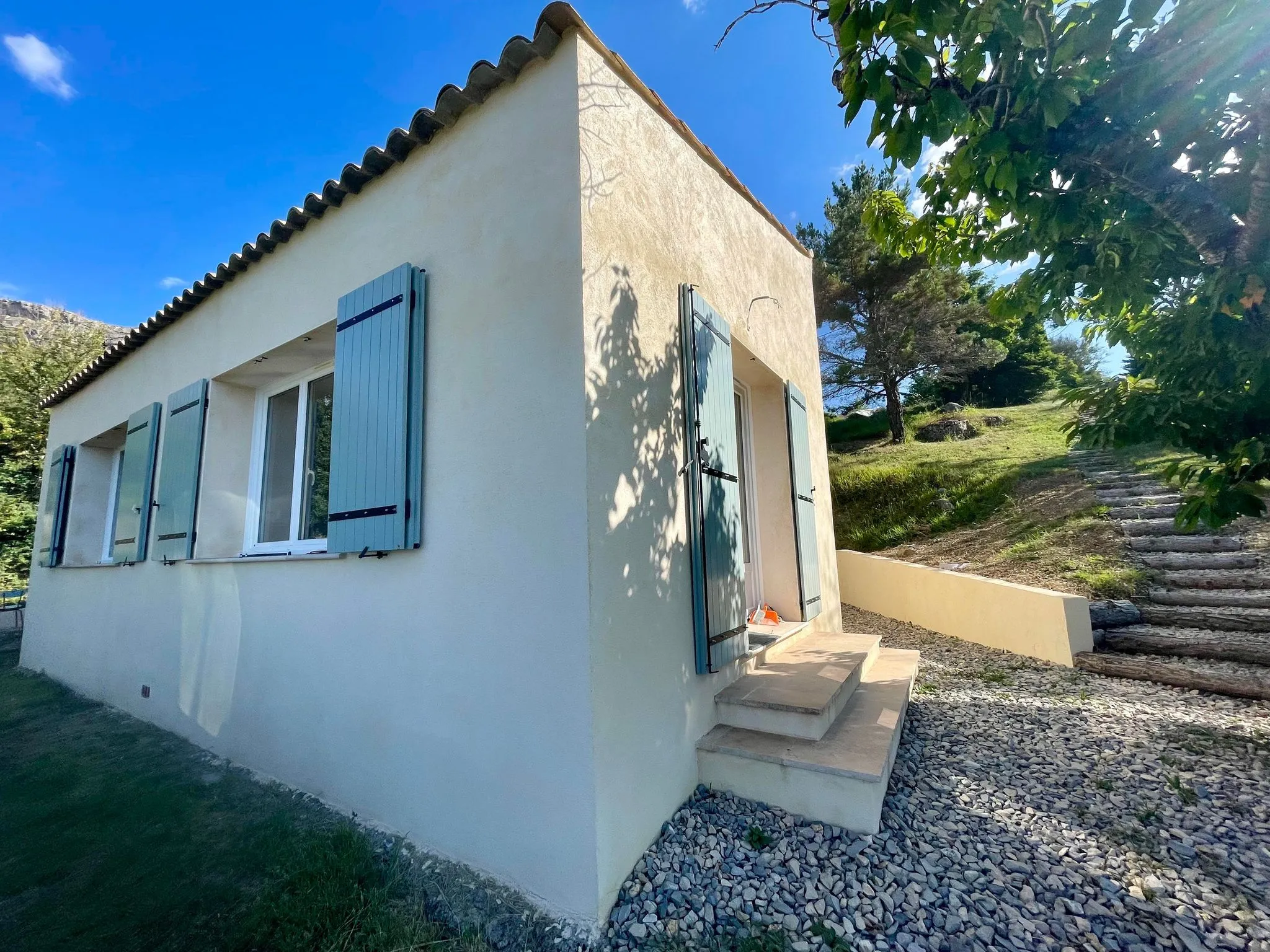 Maison Rénovée avec Vue Imprenable à Saint-Geniez 