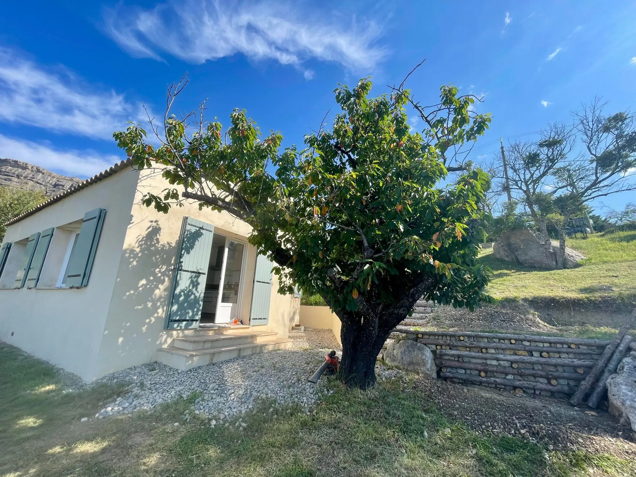 Maison Rénovée avec Vue Imprenable à Saint-Geniez 