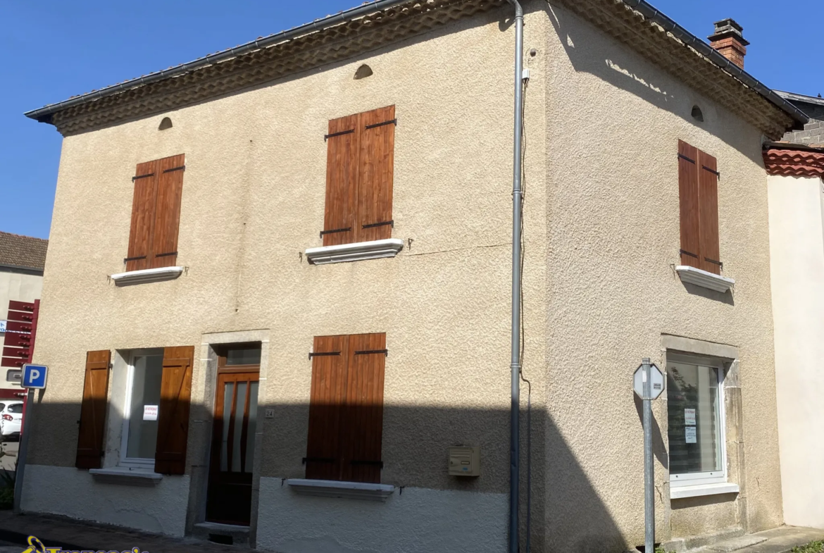 Maison de Bourg Rénovée à Augerolles 