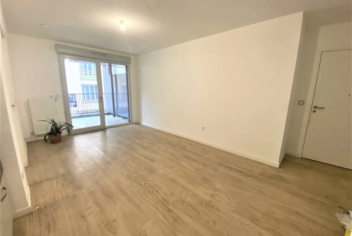 Vente appartement T2 lumineux à Grenoble avec chambre spacieuse 