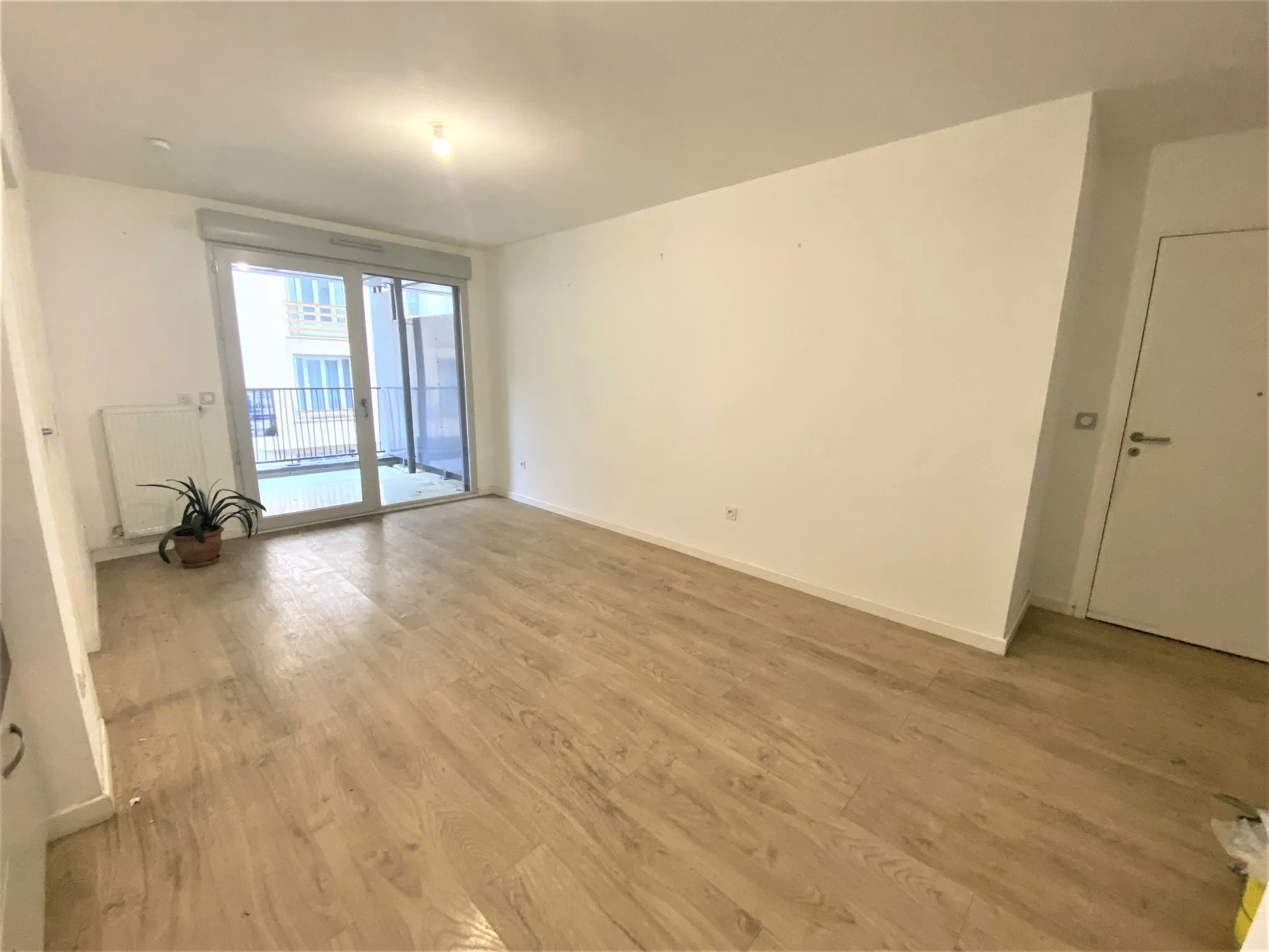 Vente appartement T2 lumineux à Grenoble avec chambre spacieuse 