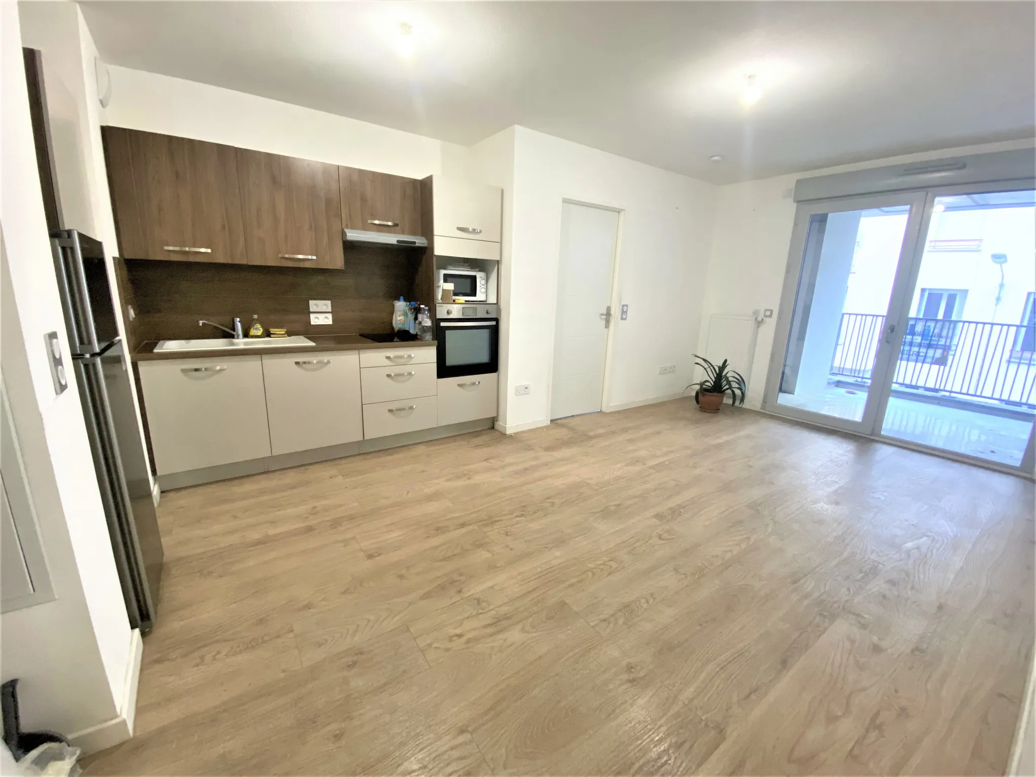 Vente appartement T2 lumineux à Grenoble avec chambre spacieuse 