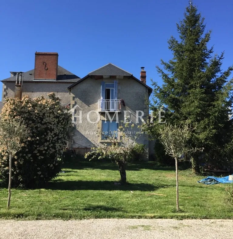 Maison des années 30 à Savigny en Sancerre avec piscine et garage 