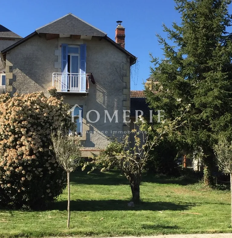 Maison des années 30 à Savigny en Sancerre avec piscine et garage 