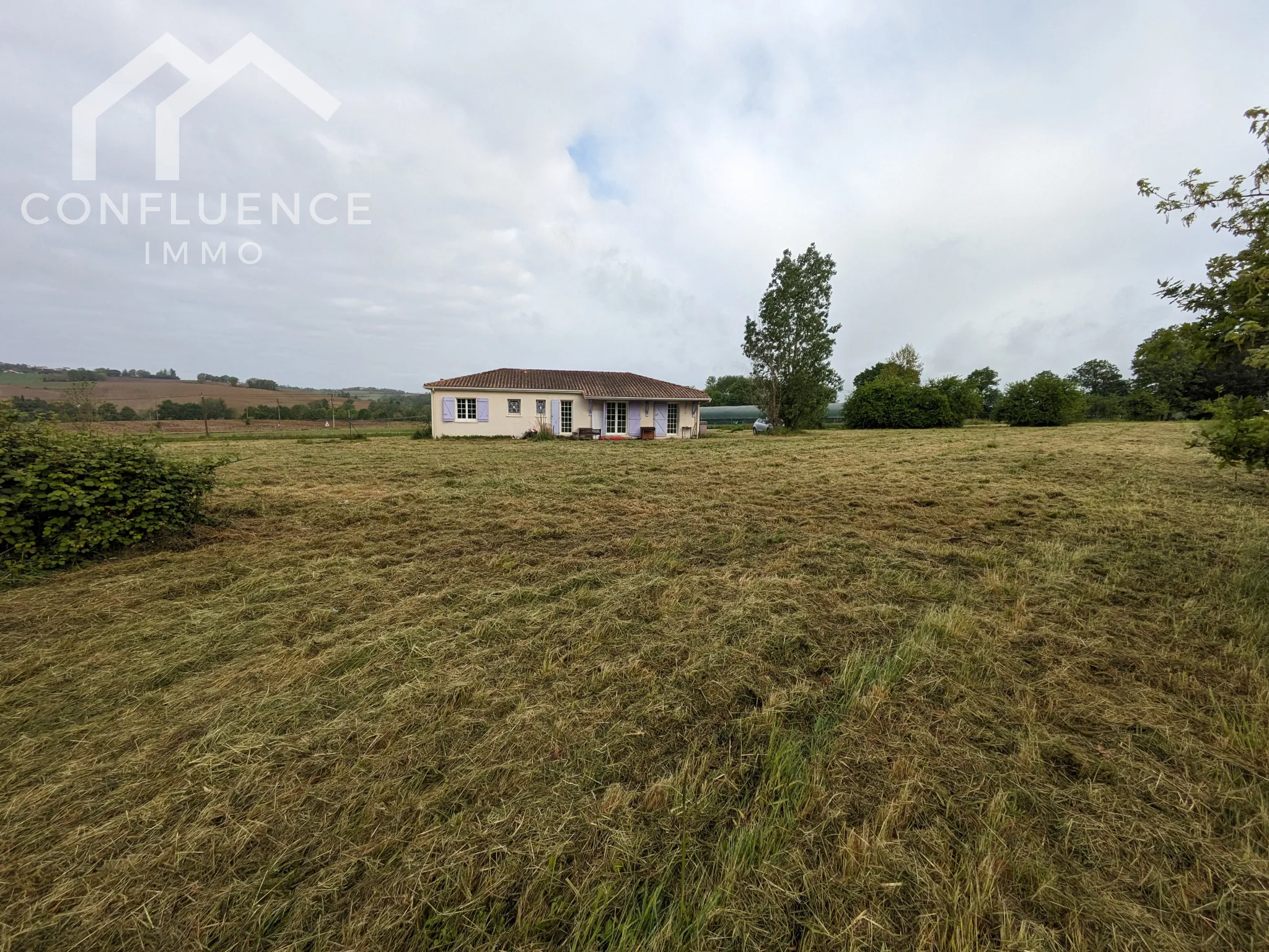 Maison de plain pied avec 4 chambres à Monclar 