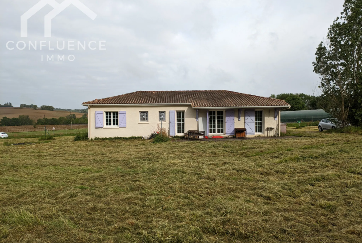 Maison de plain pied avec 4 chambres à Monclar 