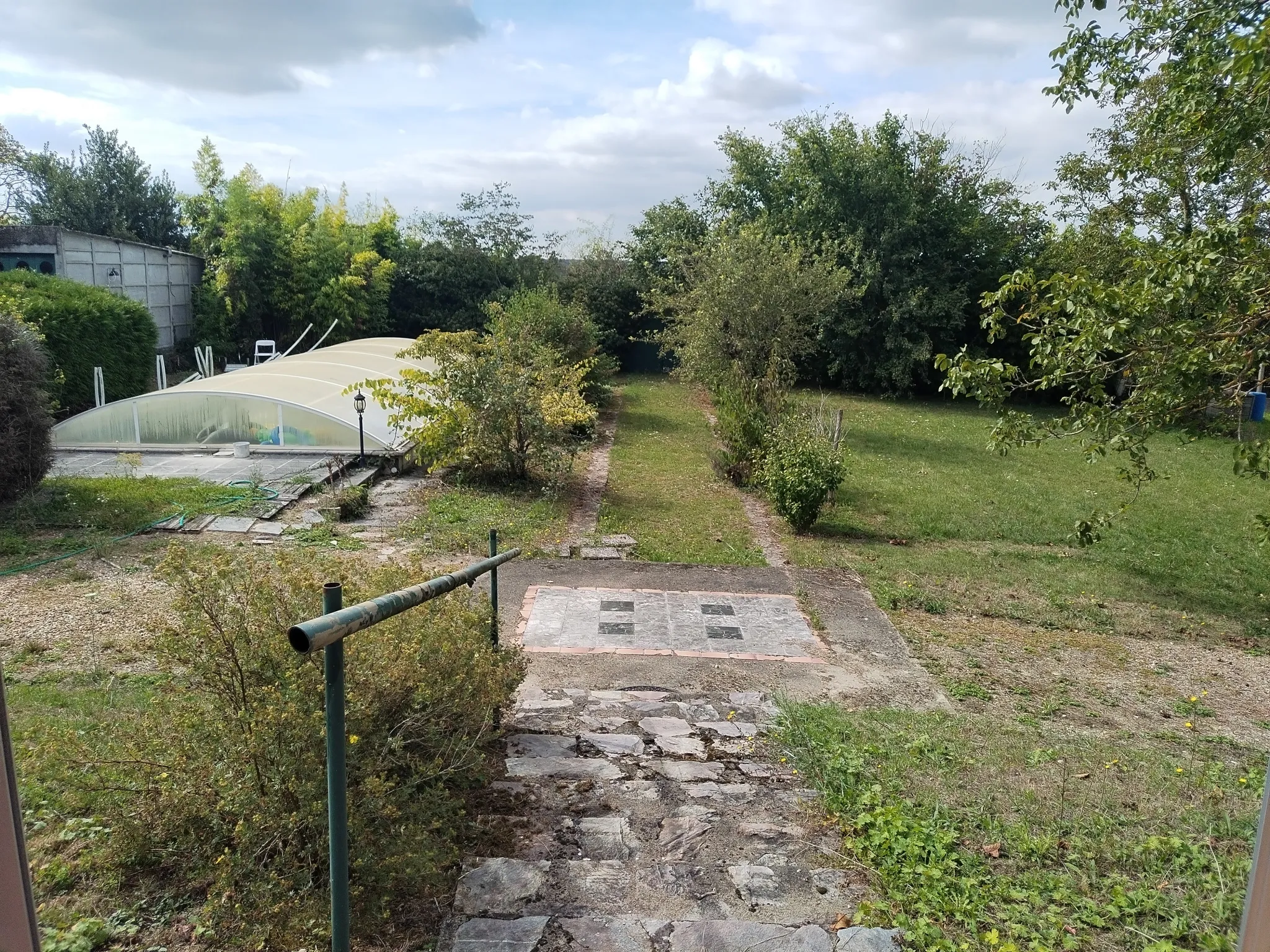 Lovely Pavilion in La Charité-Sur-Loire with Pool and Garden Views 