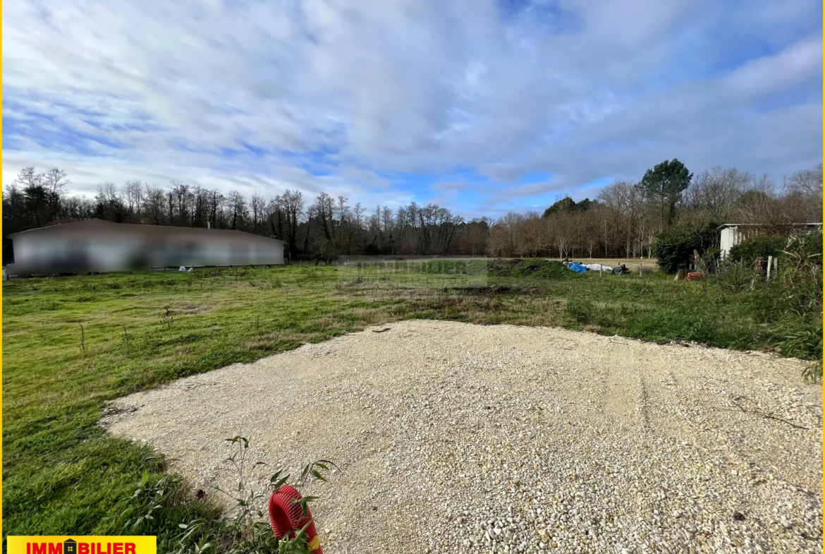 Terrain à Bâtir avec Vue sur la Nature à LANDIRAS 