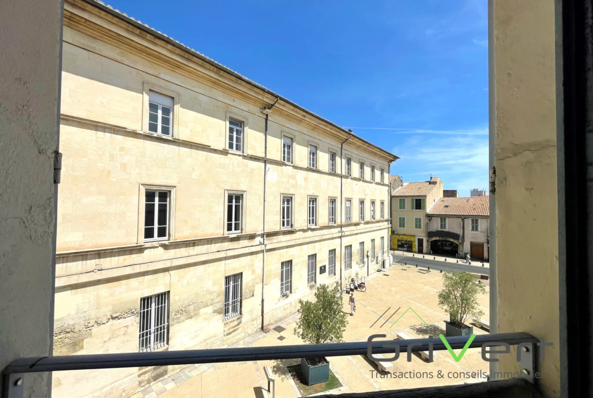 Appartement à Nîmes avec vue sur la Porte de France 