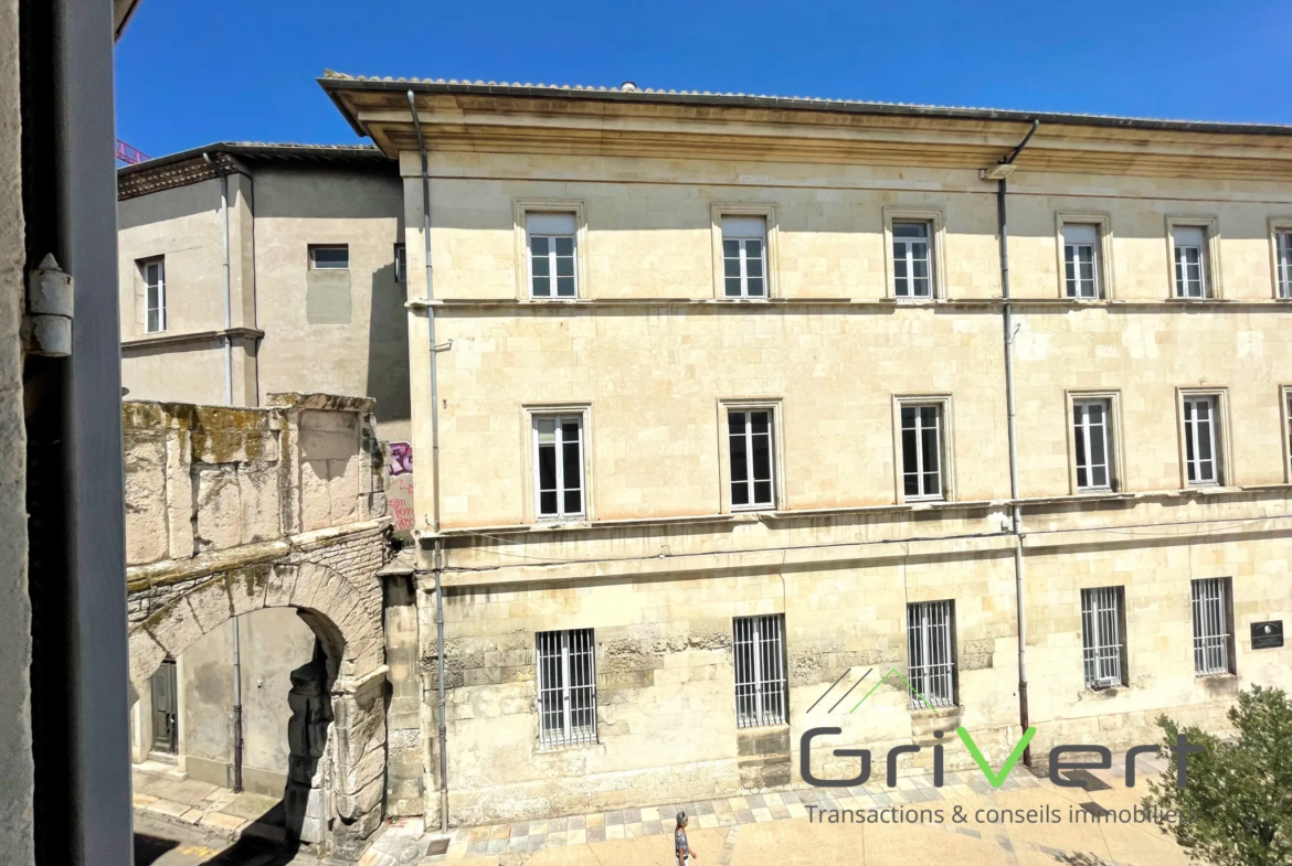 Appartement à Nîmes avec vue sur la Porte de France 