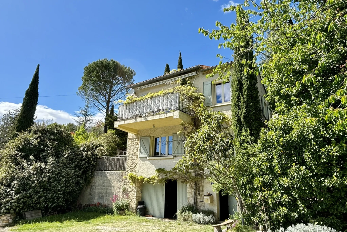 Maison Atypique Pleine de Charme à Malaucène 