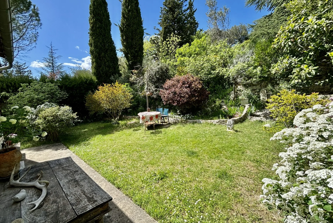 Maison Atypique Pleine de Charme à Malaucène 