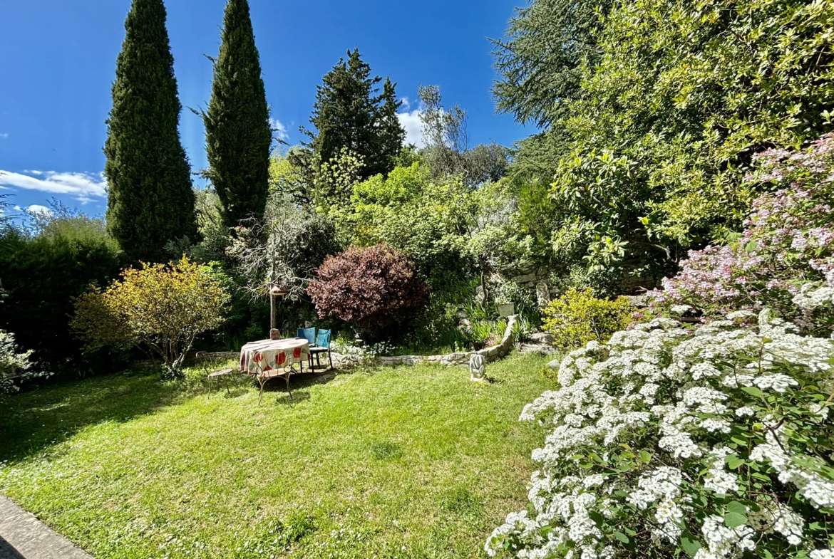 Maison Atypique Pleine de Charme à Malaucène 