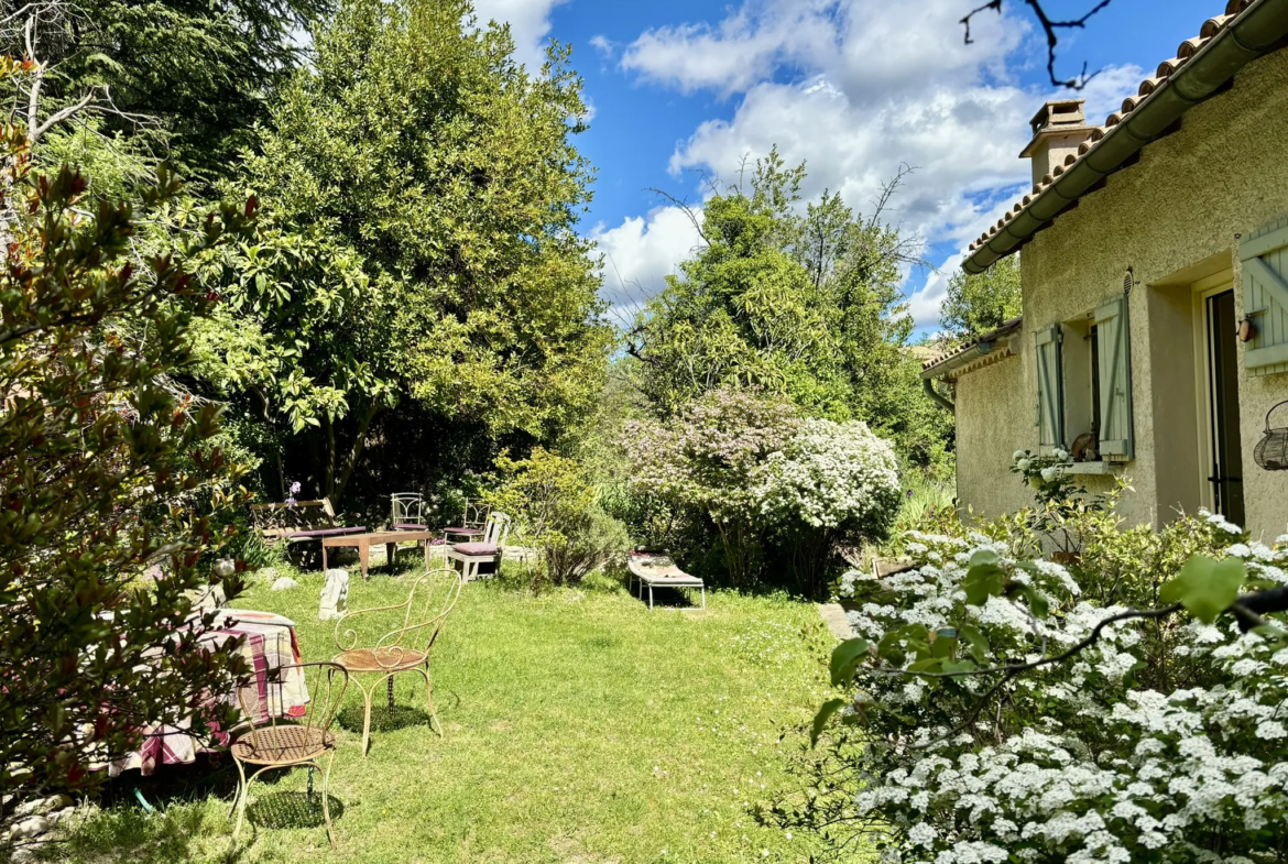 Maison Atypique Pleine de Charme à Malaucène 