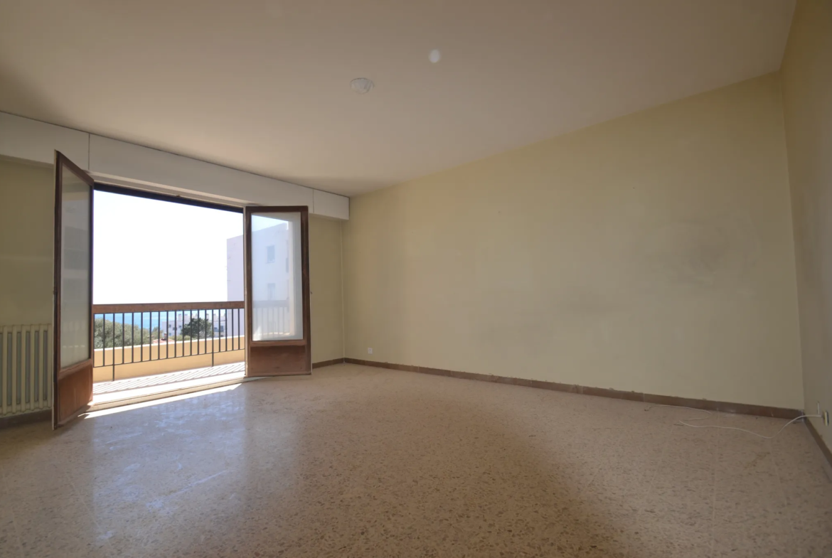 Appartement F4 à Rénover avec Vue Mer à Ville di pietrabugno 