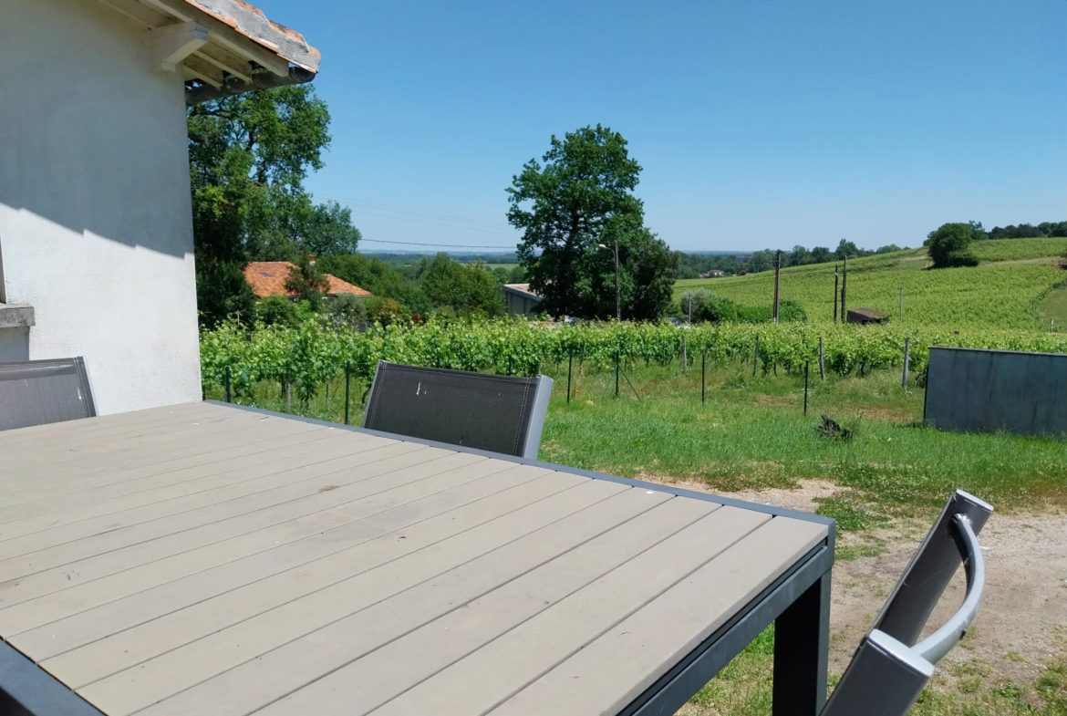 Maison à Boutiers St Trojan avec Vue sur Vignes 