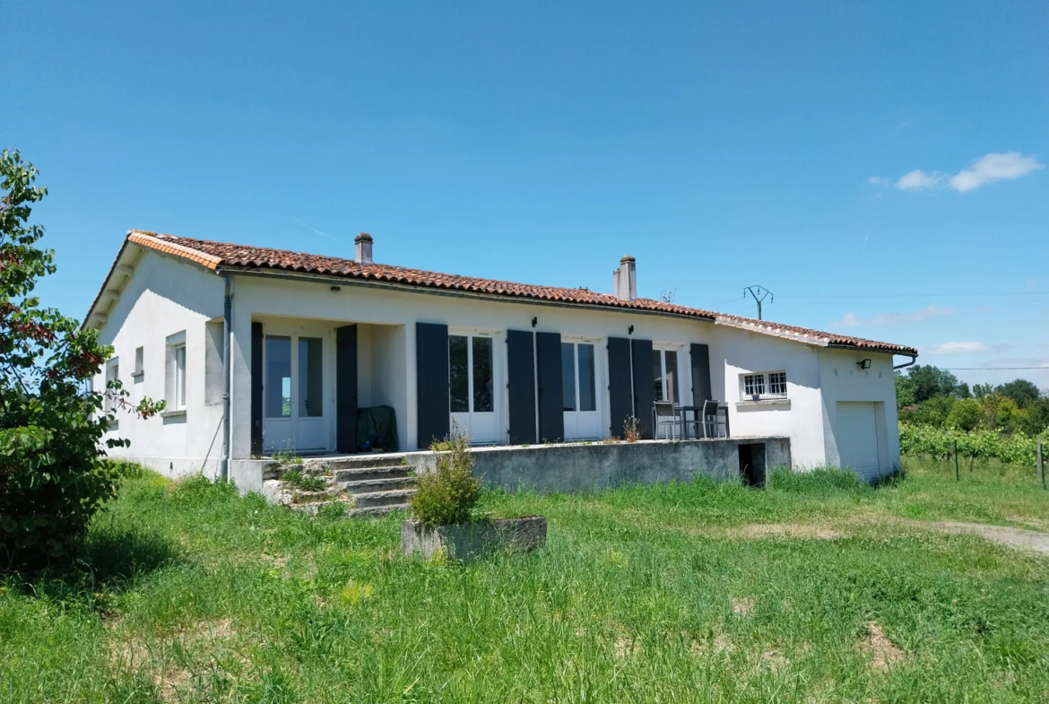 Maison à Boutiers St Trojan avec Vue sur Vignes 