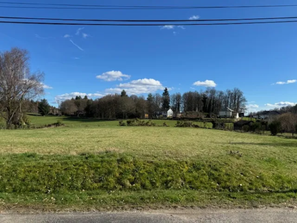 Terrain constructible à Montaignac Sur Doustre en Corrèze