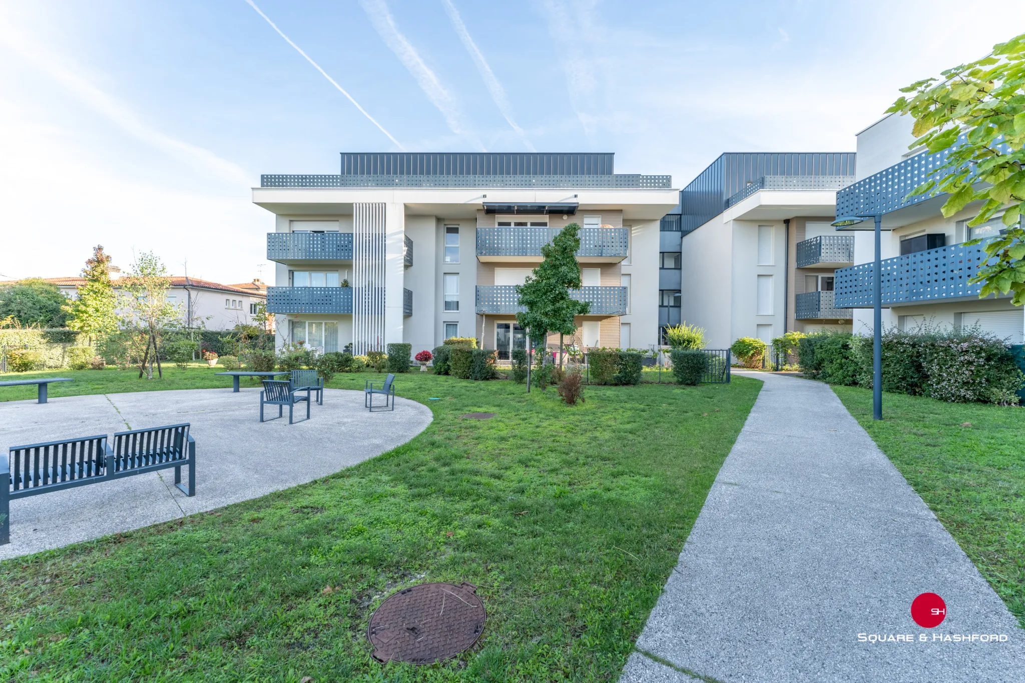 Appartement deux pièces avec terrasse, jardin et parking à Mérignac 