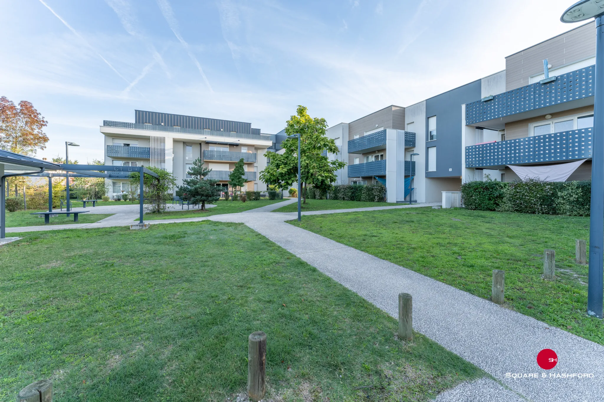 Appartement deux pièces avec terrasse, jardin et parking à Mérignac 