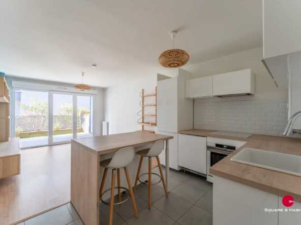 Appartement deux pièces avec terrasse, jardin et parking à Mérignac