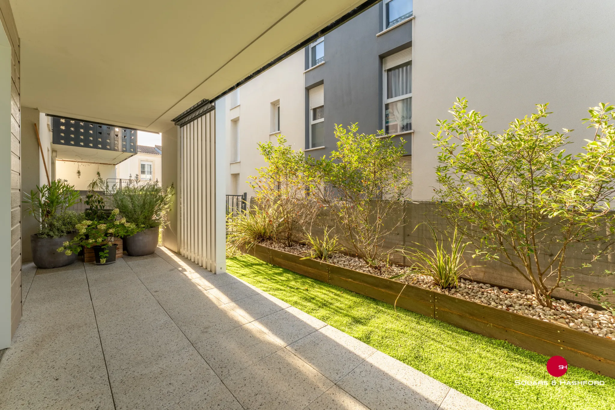 Appartement deux pièces avec terrasse, jardin et parking à Mérignac 