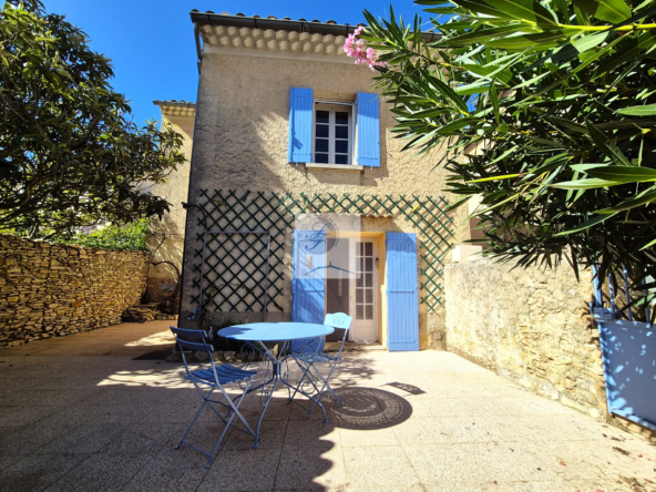 Maison ancienne 106m2 avec cour fermée - Villes sur auzon Mont Ventoux