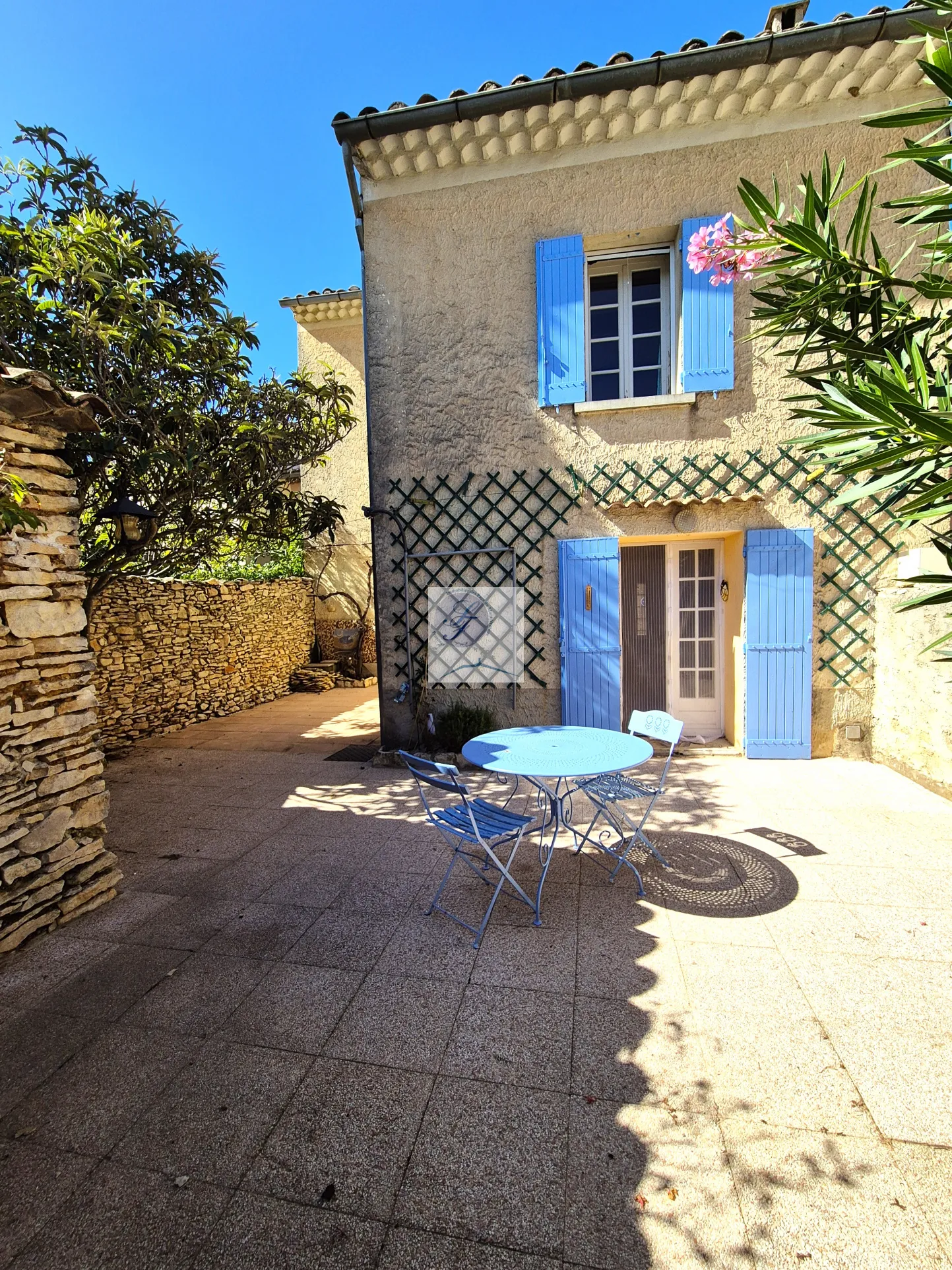 Maison ancienne 106m2 avec cour fermée - Villes sur auzon Mont Ventoux 