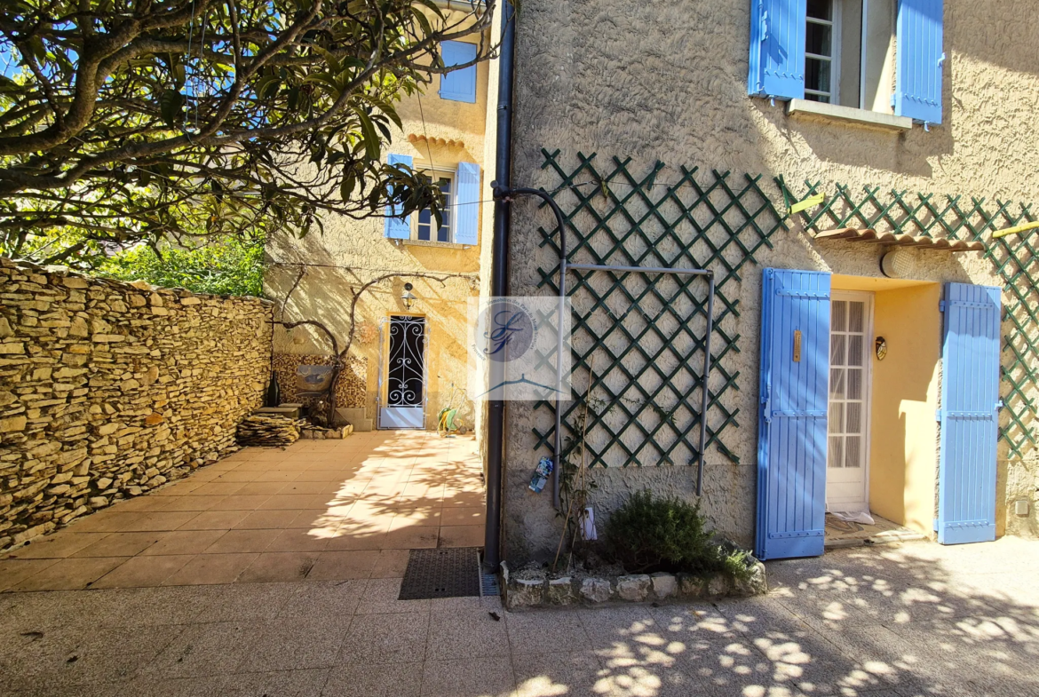 Maison ancienne 106m2 avec cour fermée - Villes sur auzon Mont Ventoux 