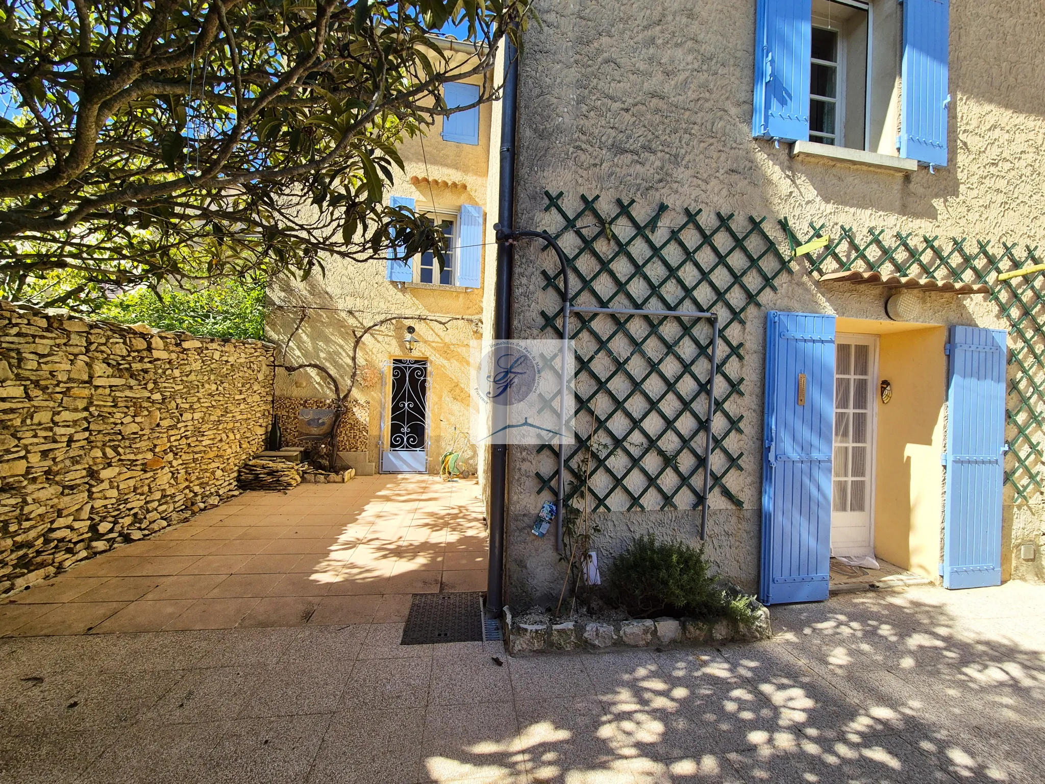 Maison ancienne 106m2 avec cour fermée - Villes sur auzon Mont Ventoux 