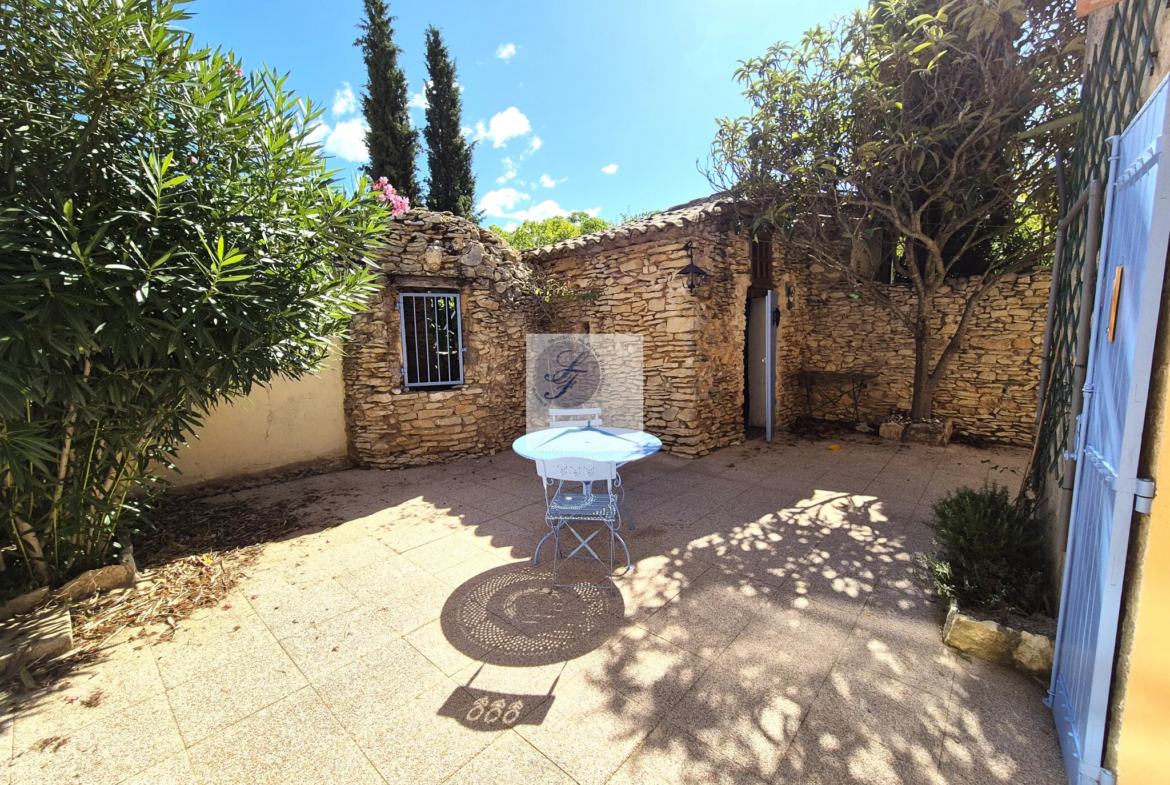 Maison ancienne 106m2 avec cour fermée - Villes sur auzon Mont Ventoux 