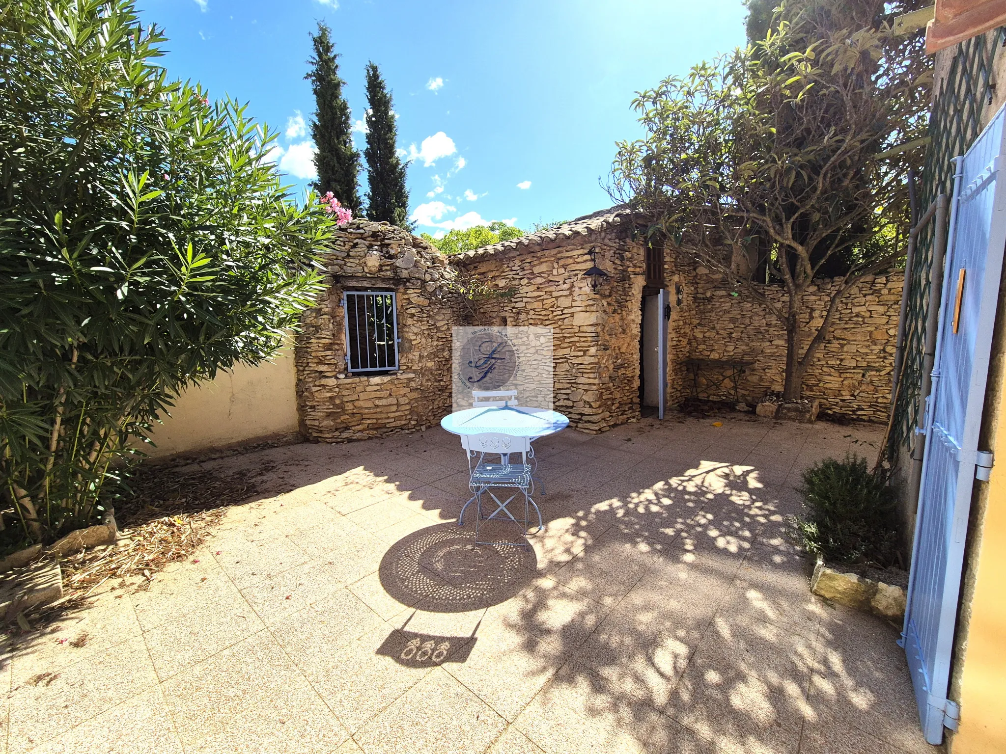 Maison ancienne 106m2 avec cour fermée - Villes sur auzon Mont Ventoux 