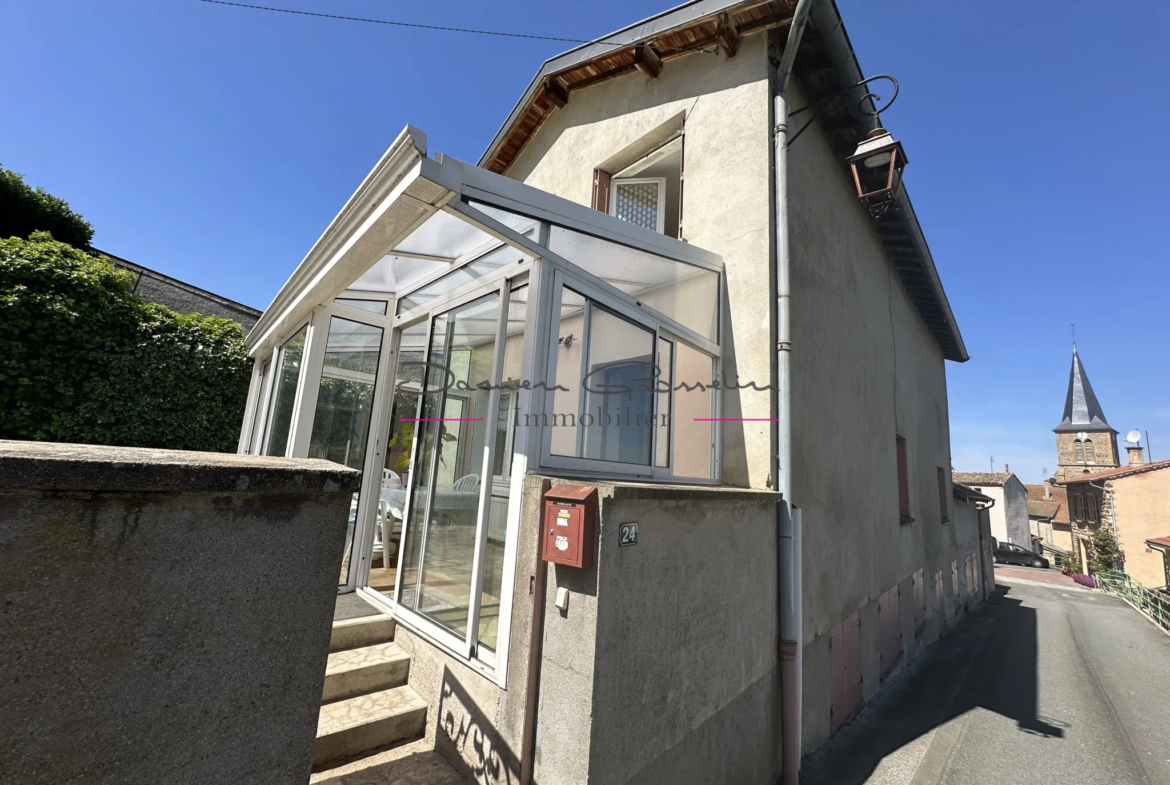 Maison de village avec vue sur la campagne à Balbigny 