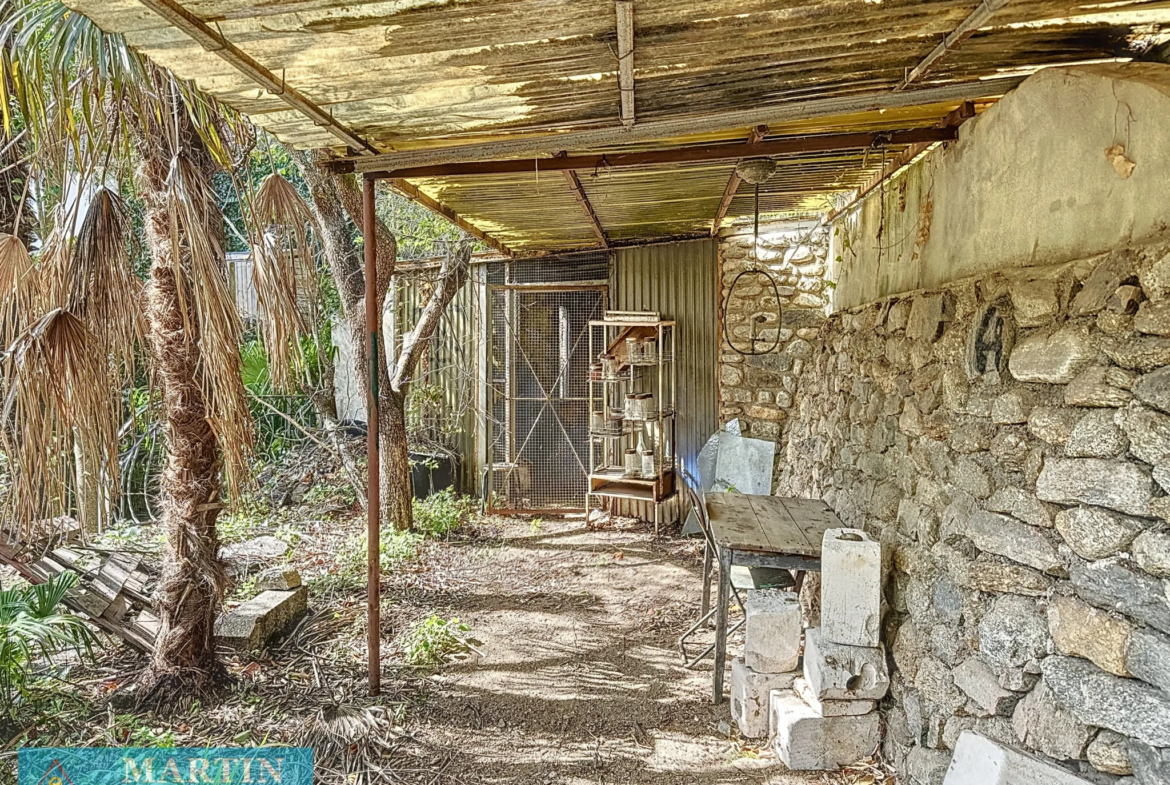 Ensemble Maison de Type F4 + Immeuble de 6 Studios à Arles-sur-Tech 