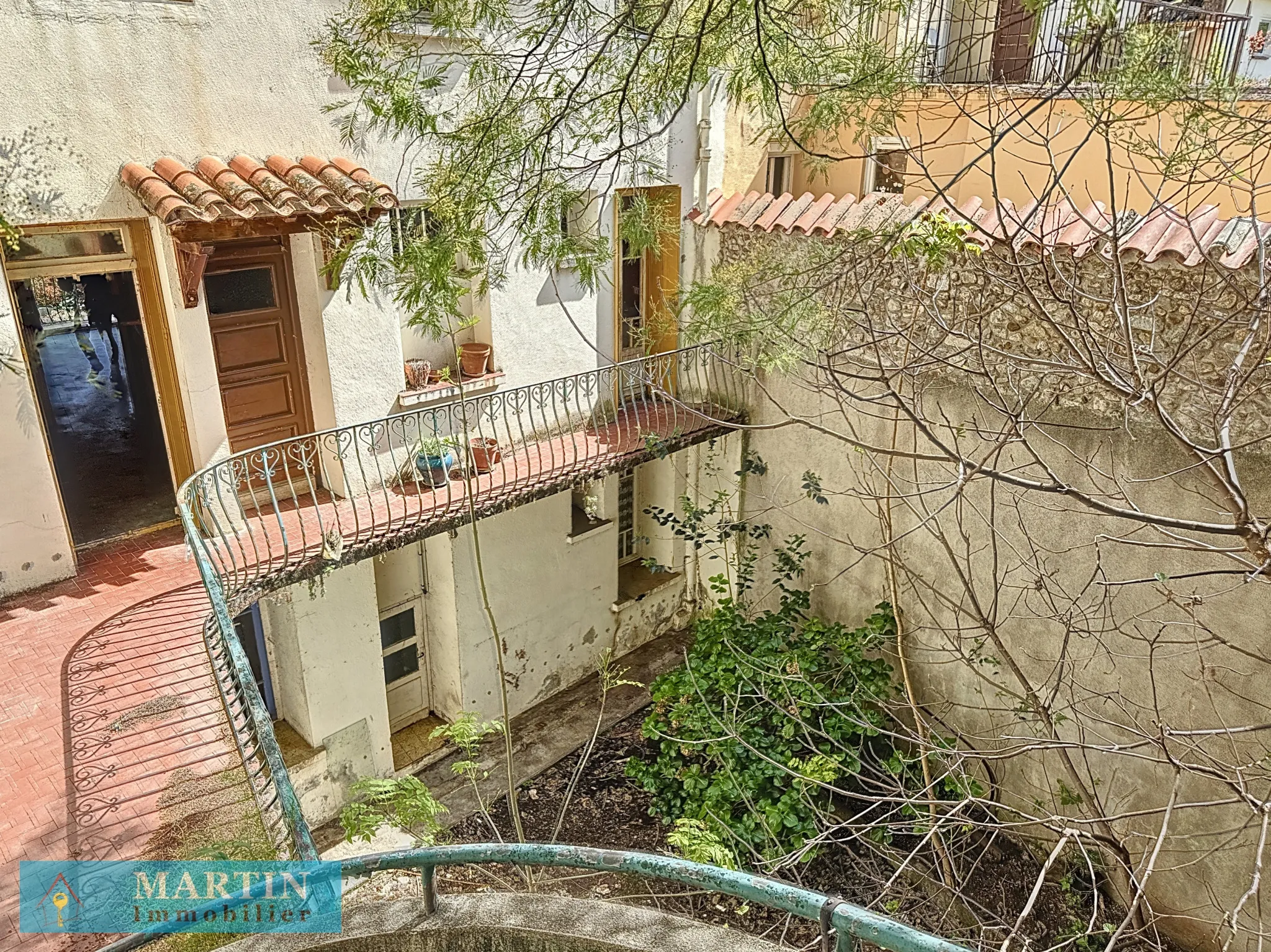 Ensemble Maison de Type F4 + Immeuble de 6 Studios à Arles-sur-Tech 