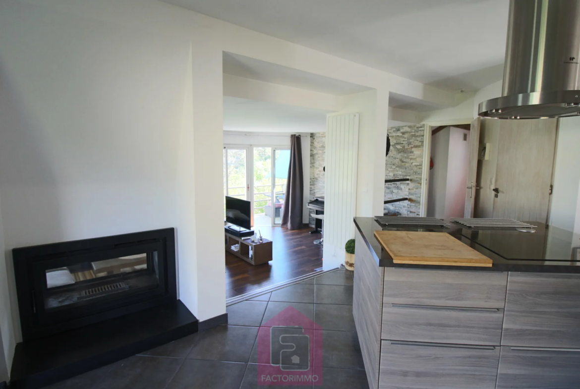 Belle maison d'architecte avec une vue sur Puy l'Eveque 