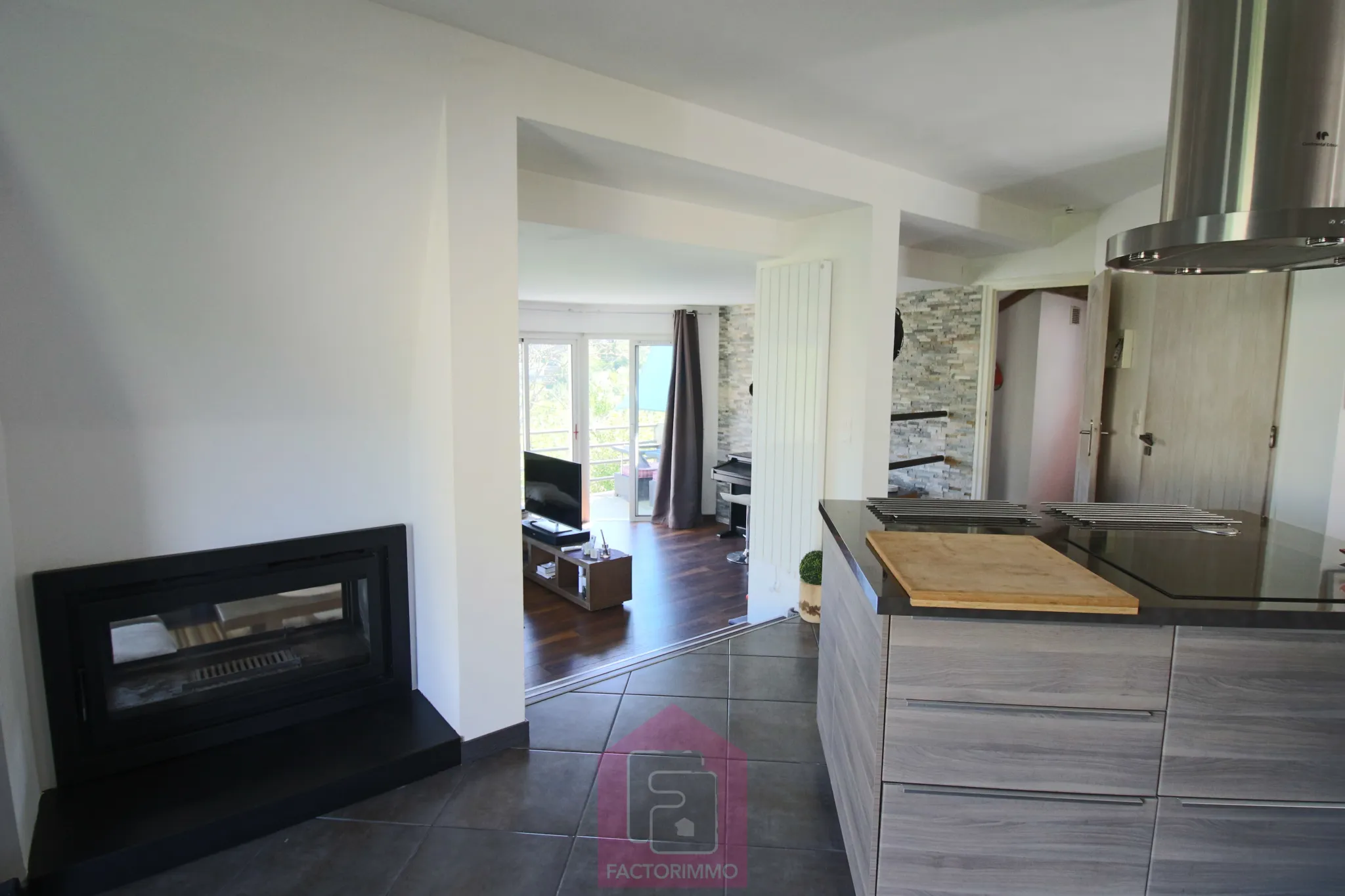 Belle maison d'architecte avec une vue sur Puy l'Eveque 