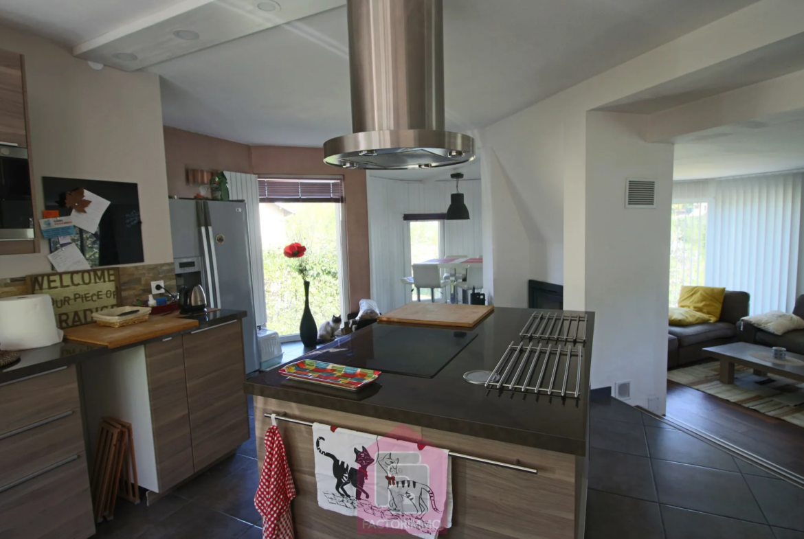 Belle maison d'architecte avec une vue sur Puy l'Eveque 