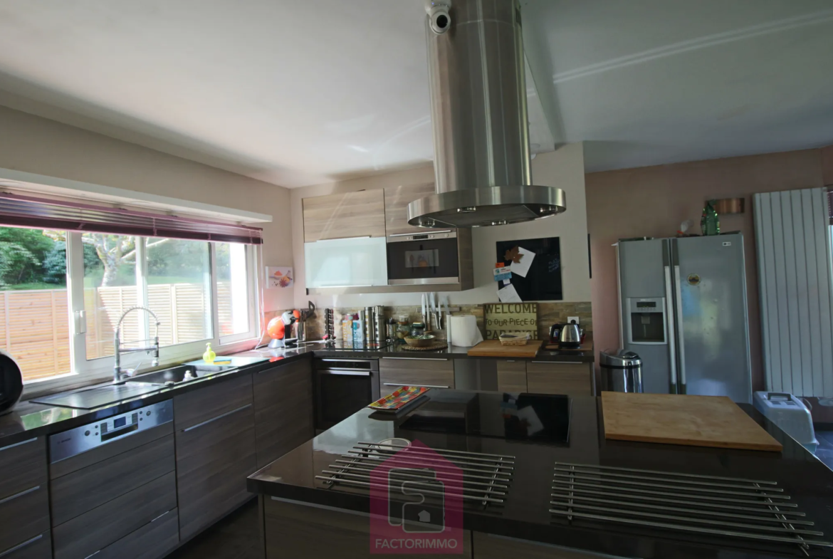 Belle maison d'architecte avec une vue sur Puy l'Eveque 