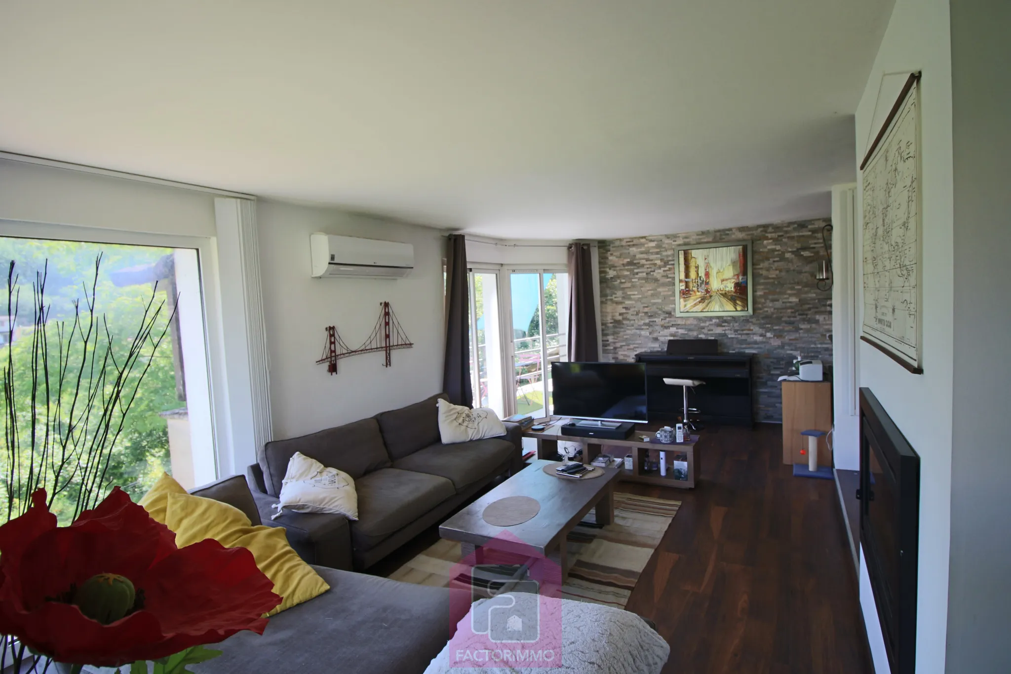 Belle maison d'architecte avec une vue sur Puy l'Eveque 