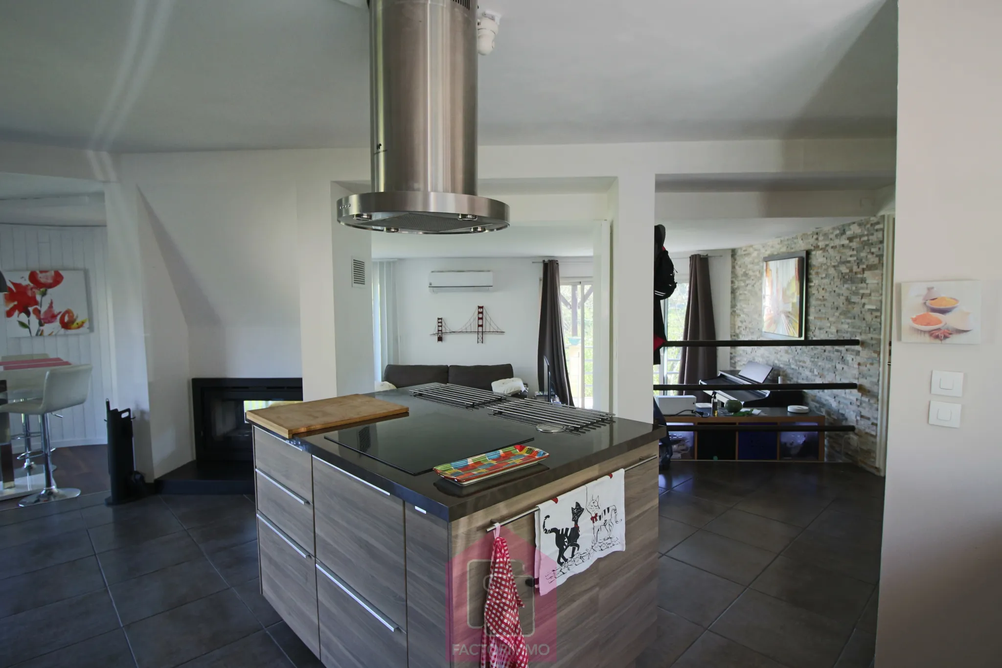 Belle maison d'architecte avec une vue sur Puy l'Eveque 