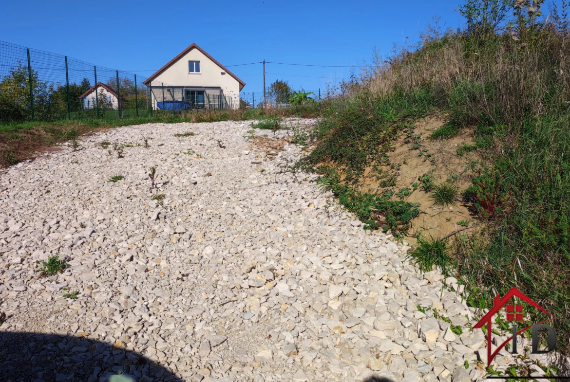 Terrain constructible de 1600m2 à Chaumergy 